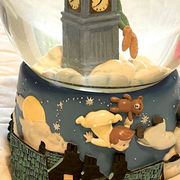 Rare Disney Peter Pan You Can Fly Snow Globe by Enesco - Rare Collectible - Picture 8 of 11